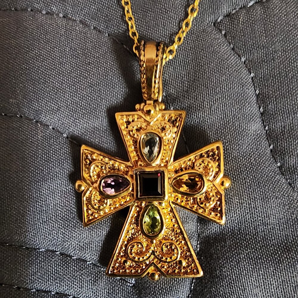 Vintage Estate Maltese Cross pendent Necklace.